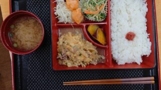 大阪市平野区のデイサービスセンター「ゆりのはな」:栄養バランスの取れた昼食が高齢者の健康を支える