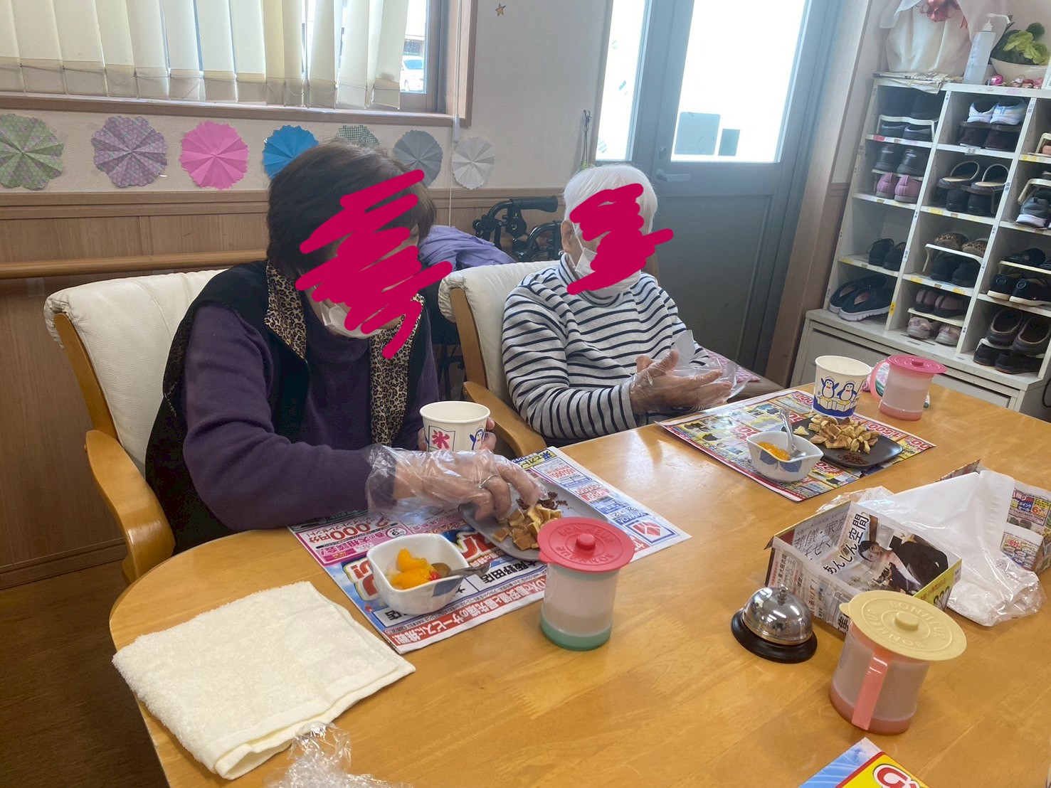 🍓ミニパンケーキパフェ作りで笑顔あふれるひととき|デイサービスセンターゆりのはな(大阪市平野区)