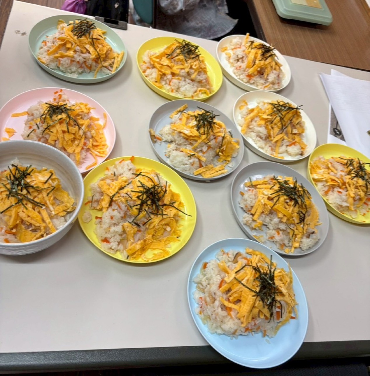 🍣みんなで作るともっとおいしい♪大人気の調理レクリエーション開催しました😊✨